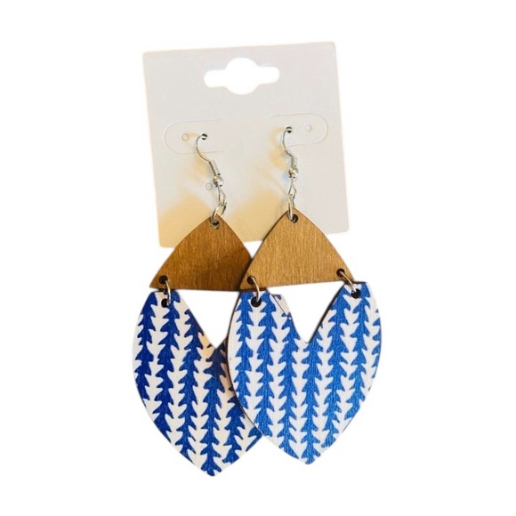 Large Bohemian Geometric Triangle Wooden Leaf Pattern Earrings - Picture 3 of 4